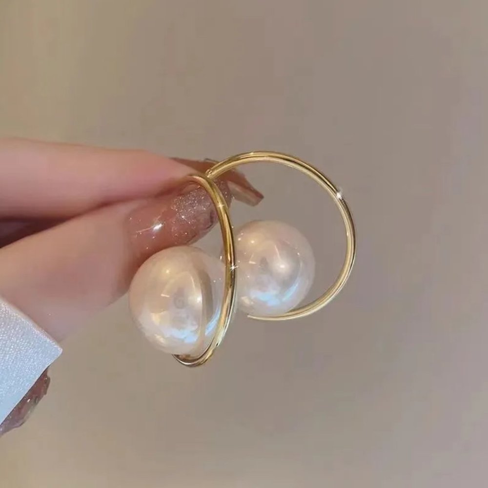 Chic Large White Pearl & Gold Hoop Earrings NEW - Picture 5 of 7